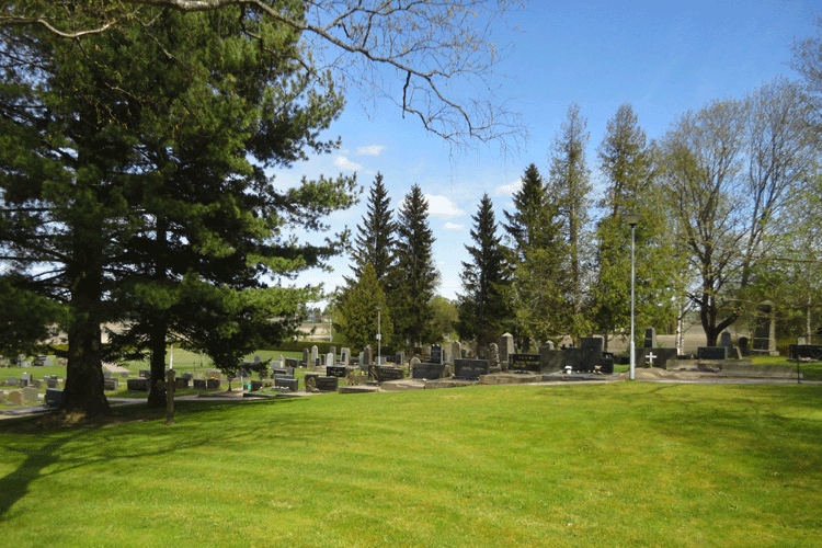 Kiukaisten kirkonviereinen hautausmaa